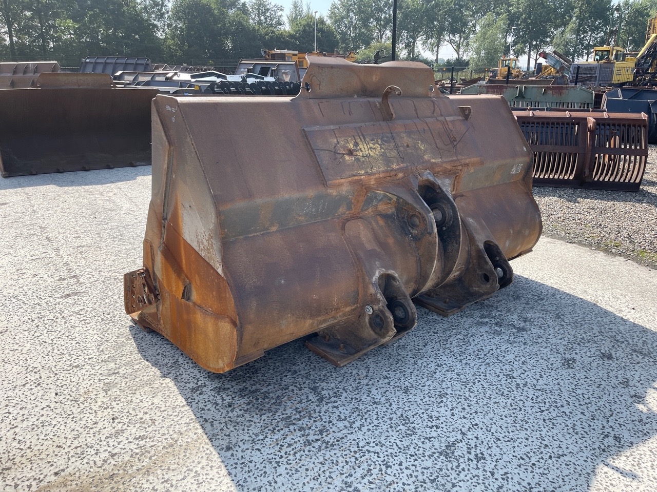 Volvo L120 Loading bucket 290cm Pinon connection Lumach