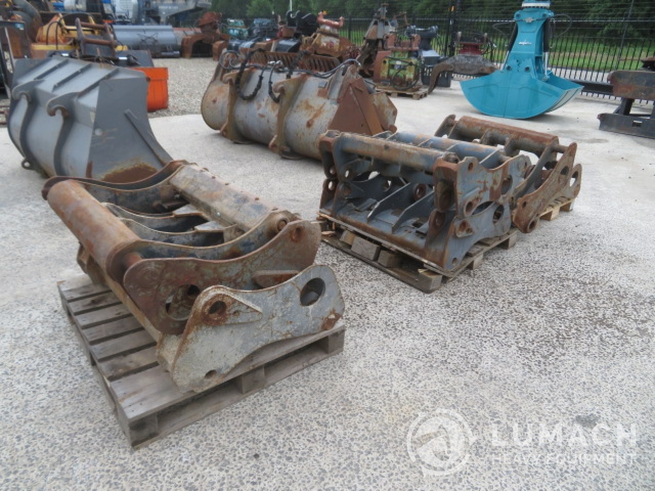 Volvo hydraulic quick couplers L50/60/70/90/110/120 L150/180 Lumach