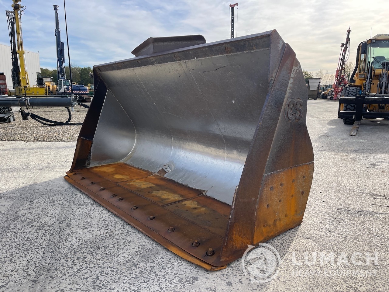 Volvo Loading bucket 316cm L150/L180 connection | Lumach