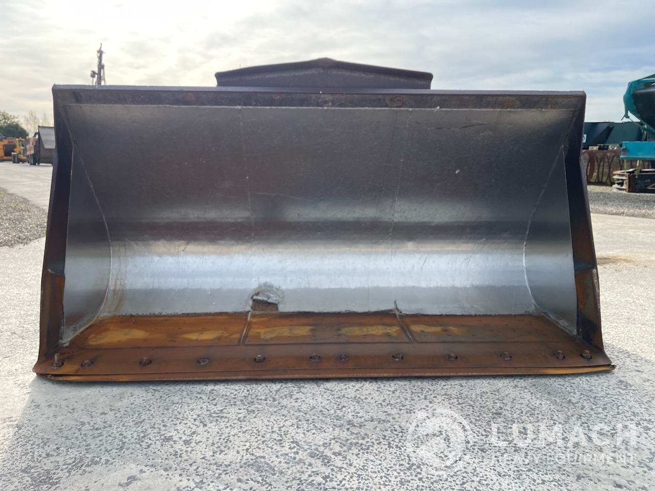 Volvo Loading bucket 316cm L150/L180 connection Lumach