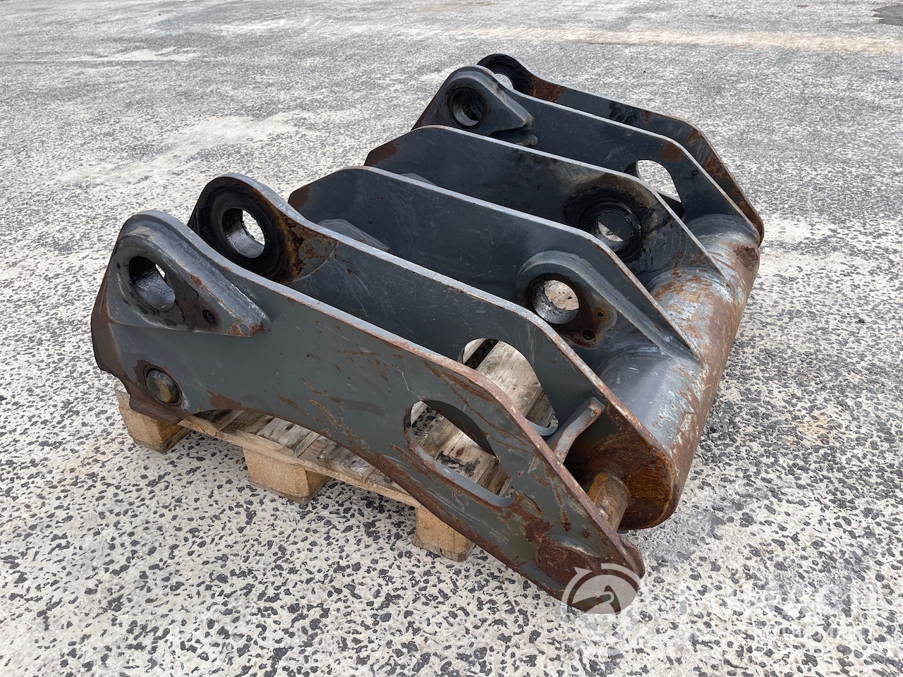 Volvo L180 quick coupler Lumach